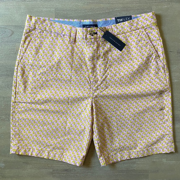 Tommy Hilfiger TH Flex 9” Chino Shorts‎ Banana Print Mens Size 36 Pink / Yellow - Picture 1 of 4